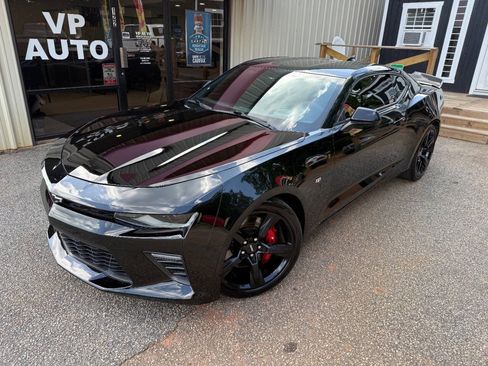 Used 2018 Chevrolet Camaro SS RWD image 1