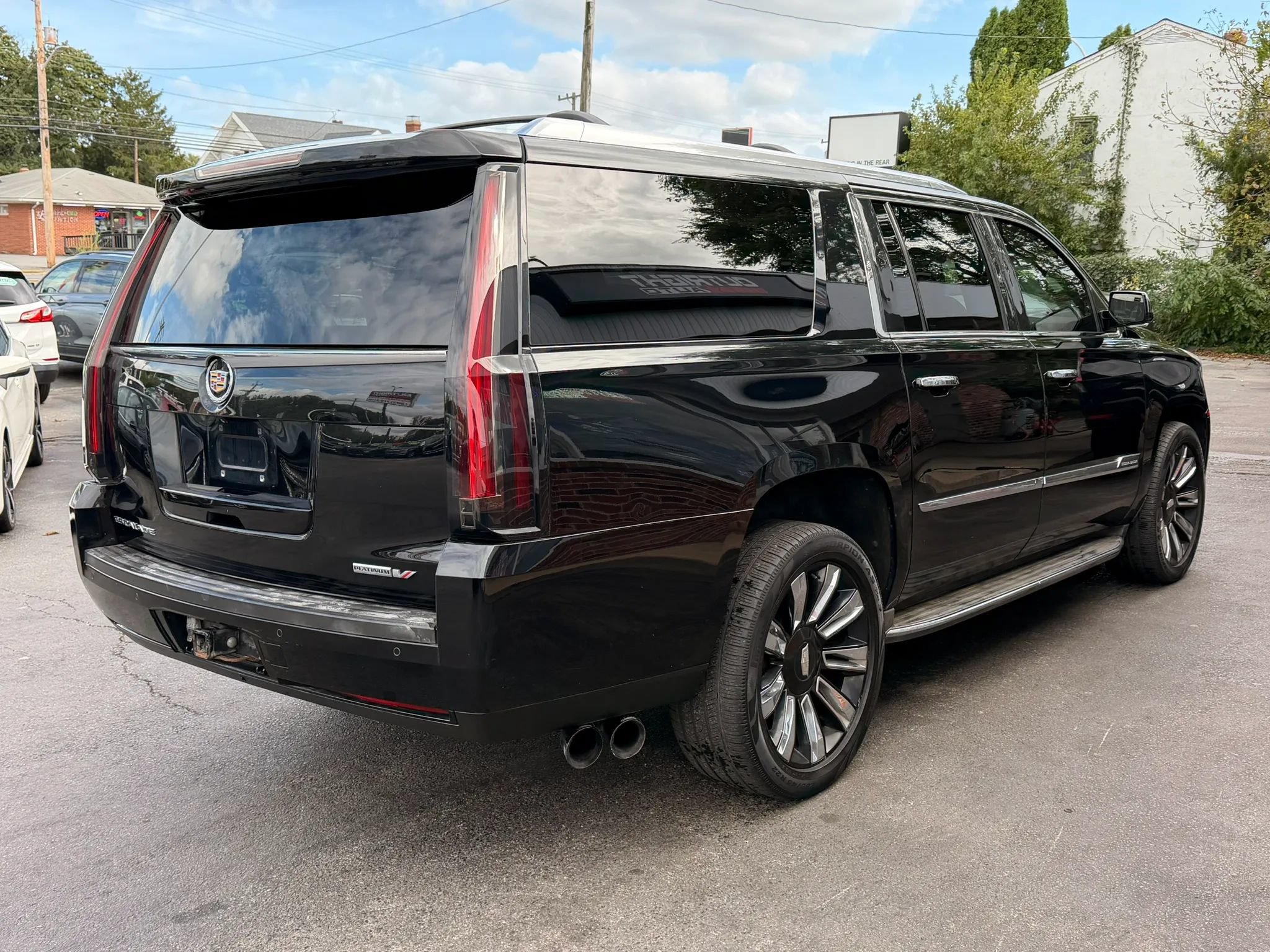 Used 2015 Cadillac Escalade ESV Luxury AWD/4WD image 4