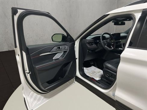 Used 2025 Ford Explorer ST image 9