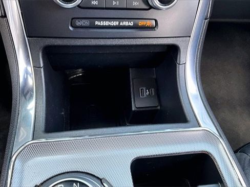 Used 2022 Ford Edge Titanium image 16