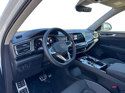 Used 2025 Volkswagen Atlas SEL Premium R-Line image 2
