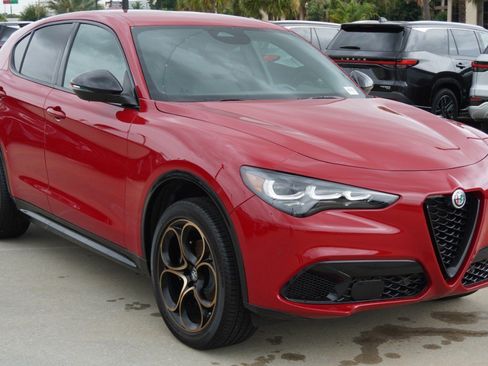 Used 2025 Alfa Romeo Stelvio Sprint AWD/4WD image 3
