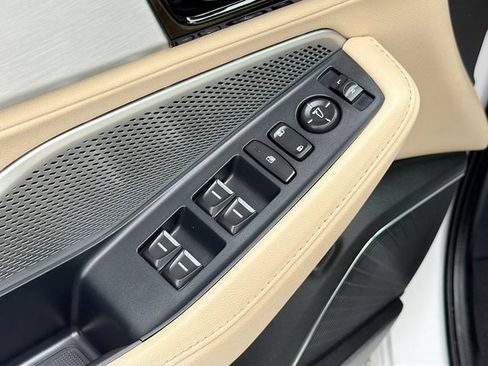Used 2025 Acura MDX FWD image 17