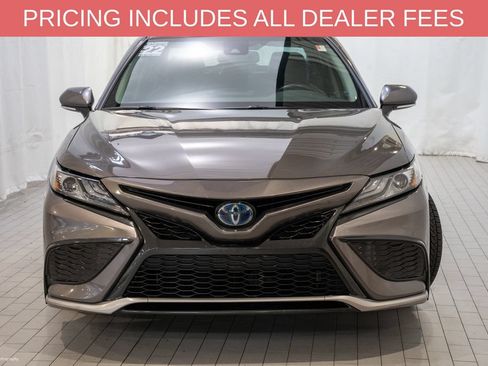 Used 2022 Toyota Camry XSE FWD image 2