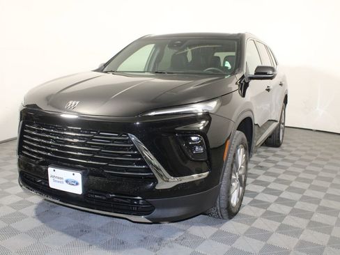 Used 2025 Buick Enclave Preferred image 4