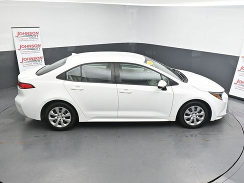 Used 2020 Toyota Corolla LE image 32