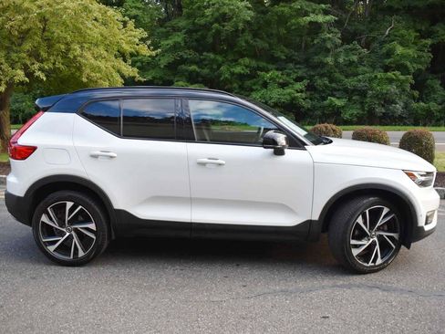 Used 2019 Volvo XC40 T5 R-Design AWD/4WD image 3