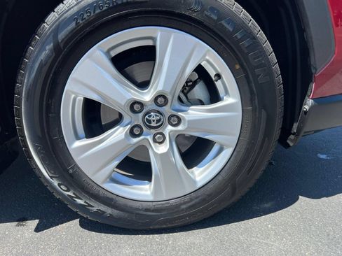 Certified 2020 Toyota RAV4 XLE w/ Convenience Package AWD/4WD image 30