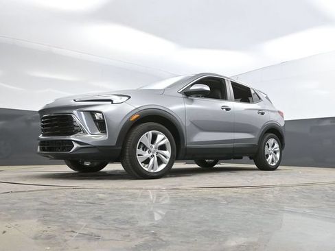 Used 2025 Buick Encore GX Preferred AWD/4WD image 46
