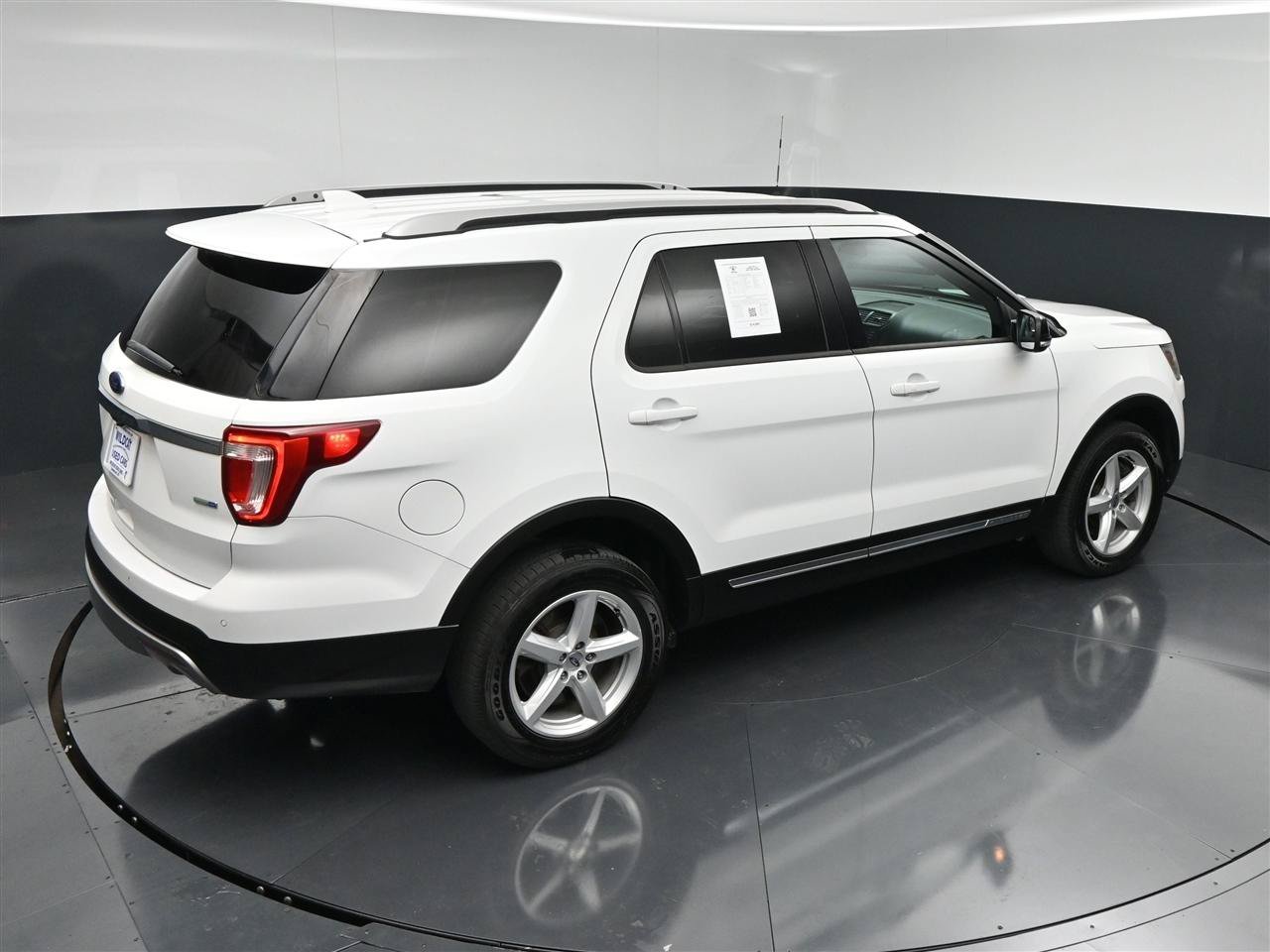 Used 2016 Ford Explorer XLT AWD/4WD image 23