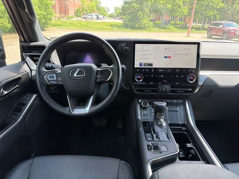 Used 2025 Lexus GX 550 w/ Accessory Package (2T) AWD/4WD image 34