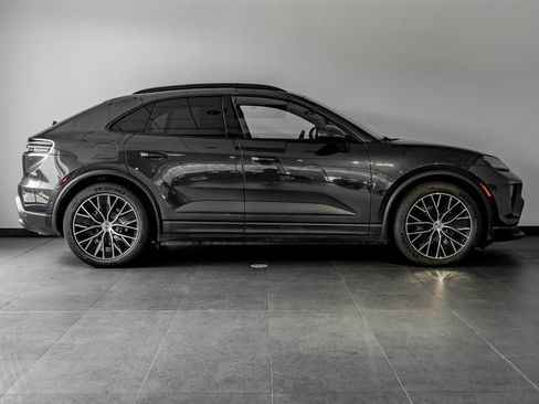 Certified 2024 Porsche Macan 4 Electric image 8