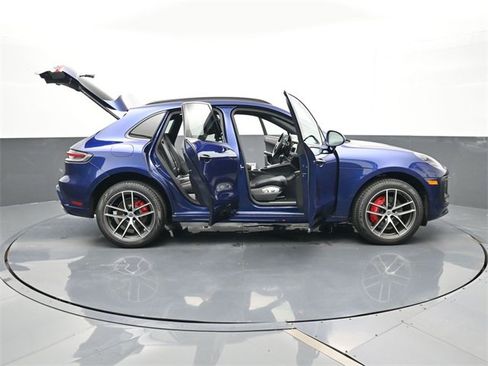 Certified 2023 Porsche Macan S image 34