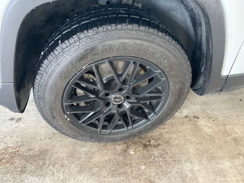 Used 2015 Jeep Cherokee Sport image 10