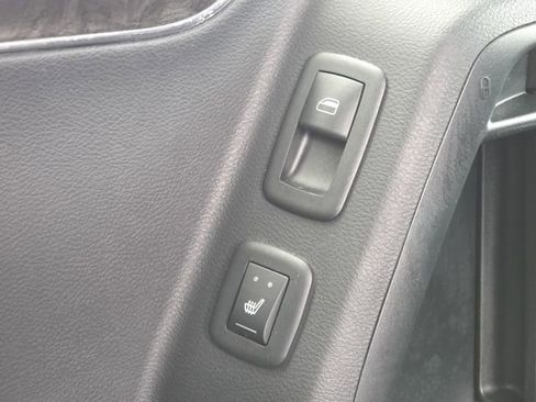 Used 2014 Chrysler Town & Country Limited w/ Luxury Group FWD image 16