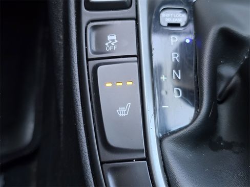 Used 2019 Hyundai Veloster 2.0 Premium image 33