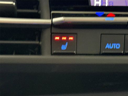 Certified 2022 Toyota Sienna XSE image 8