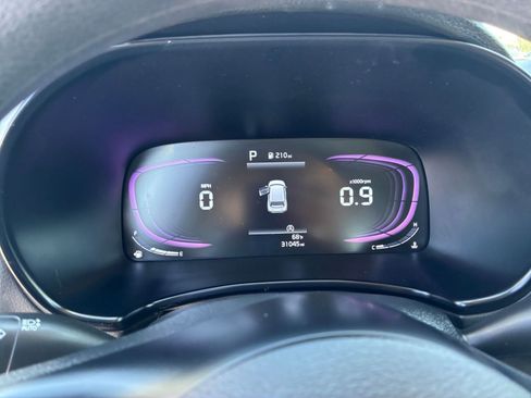 Used 2025 Kia Soul LX w/ LX Technology Package FWD image 38