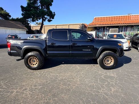 Used 2019 Toyota Tacoma TRD Off-Road image 6