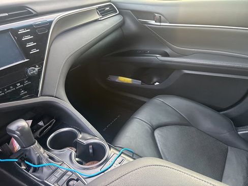 Used 2018 Toyota Camry XSE image 6