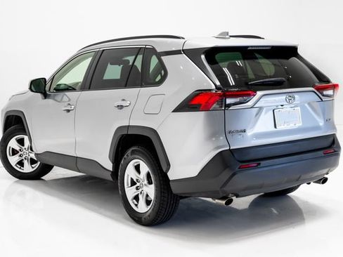 Used 2020 Toyota RAV4 XLE w/ Convenience Package FWD image 32