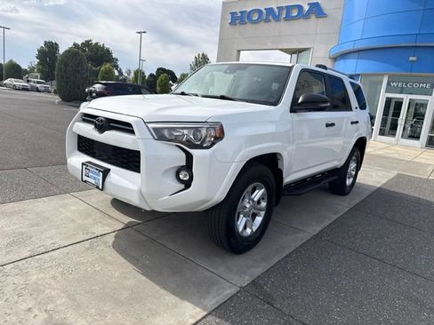 Used 2023 Toyota 4Runner SR5 Premium w/ Moonroof Package AWD/4WD image 13