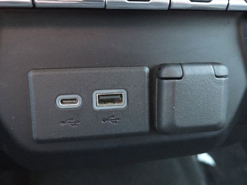 Used 2021 Chevrolet Silverado 1500 LT image 29