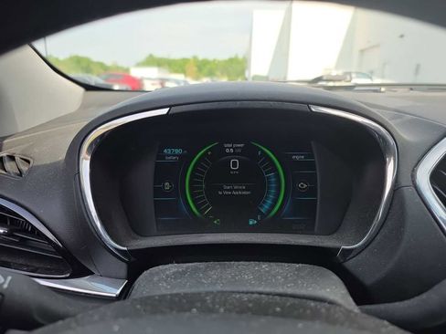 Used 2016 Chevrolet Volt Premier w/ Driver Confidence Package FWD image 7
