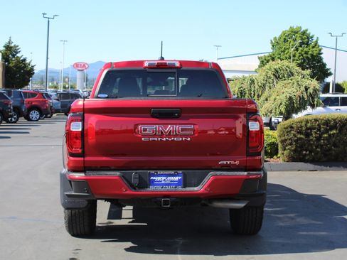 Used 2023 GMC Canyon AT4 w/ Technology Package AWD/4WD image 5