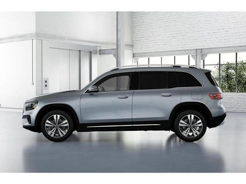 Used 2026 Mercedes-Benz GLB 250 w/ Sun & Sound Package image 33
