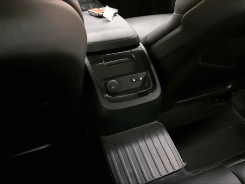 Used 2021 Volvo S60 T8 Inscription image 35