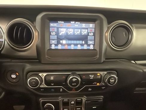 Used 2023 Jeep Wrangler Unlimited w/ Convenience Group AWD/4WD image 22