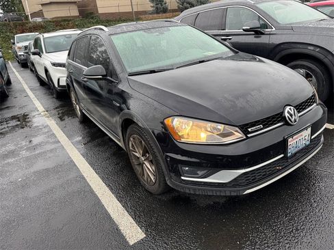 Used 2017 Volkswagen Golf Alltrack SE image 2