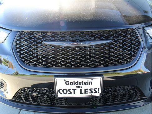 New 2026 Chrysler Pacifica Limited w/ S Appearance Package image 2