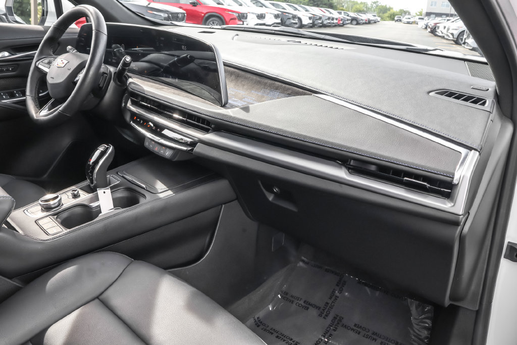 Used 2024 Cadillac XT4 Sport w/ Cold Weather Package AWD/4WD image 37