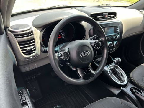 Used 2016 Kia Soul + FWD image 7