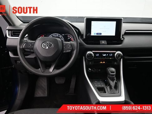 Used 2025 Toyota RAV4 XLE AWD/4WD image 11