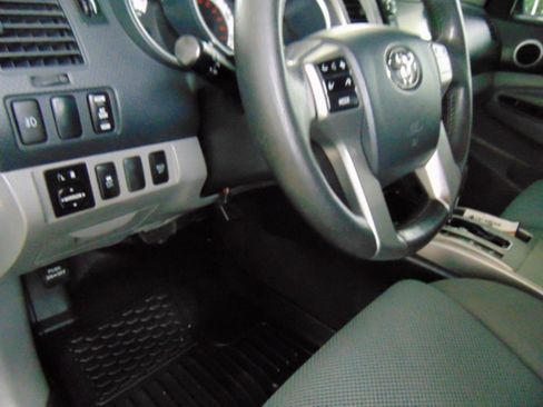 Used 2013 Toyota Tacoma 4x4 Double Cab w/ TRD Sport Pkg image 14