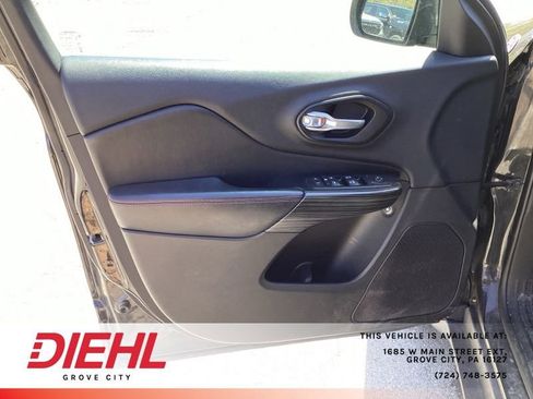 Used 2014 Jeep Cherokee Trailhawk w/ Leather Interior Group AWD/4WD image 18