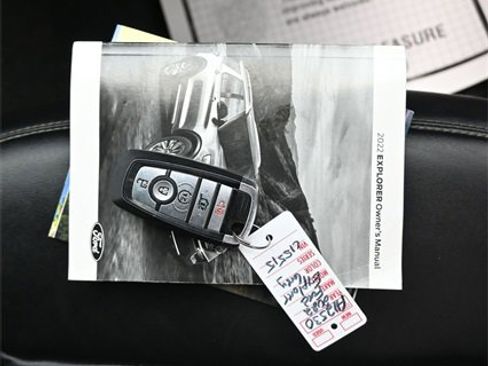 Used 2022 Ford Explorer XLT w/ Equipment Group 202A image 12