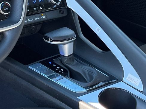 New 2026 Hyundai Elantra Hybrid FWD image 15