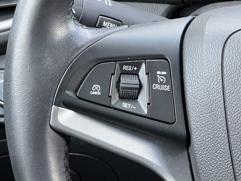 Used 2022 Chevrolet Trax LT w/ LT Convenience Package AWD/4WD image 27