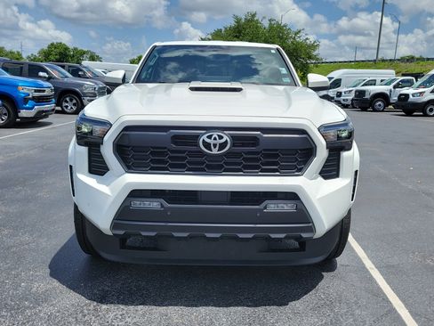 Used 2024 Toyota Tacoma TRD Sport w/ TRD Sport Upgrade Package RWD image 2