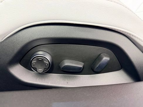 Used 2025 Chevrolet Corvette Stingray Preferred Conv w/ 2LT RWD image 21