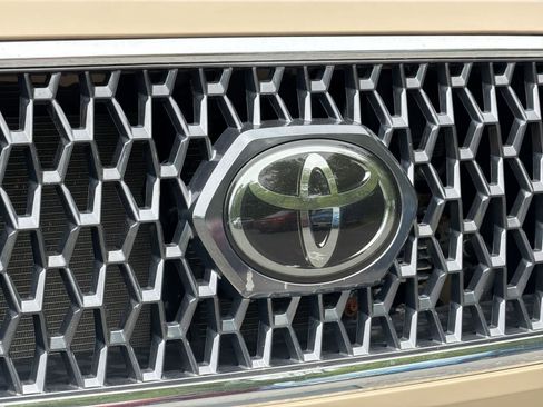 Used 2019 Toyota Tacoma TRD Sport w/ Technology Package AWD/4WD image 12