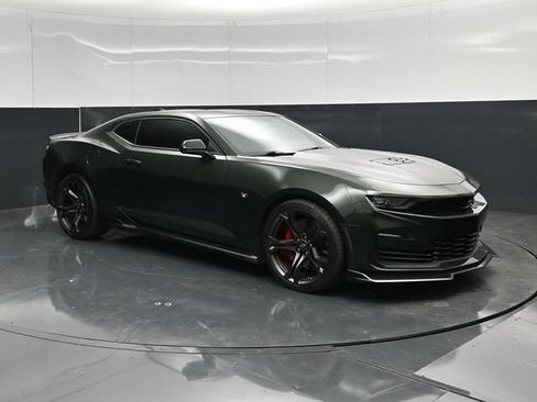 Used 2020 Chevrolet Camaro SS RWD image 5