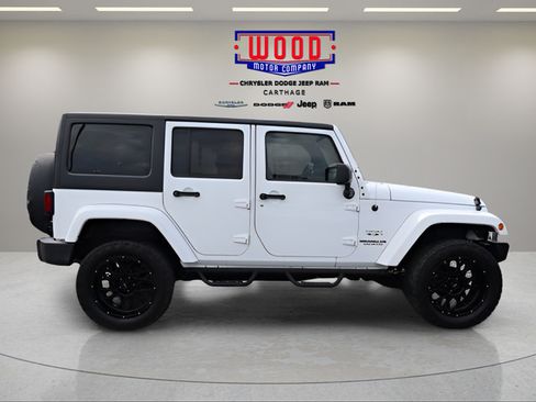 Used 2017 Jeep Wrangler Unlimited Sahara w/ Connectivity Group AWD/4WD image 13