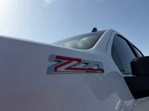 Used 2024 Chevrolet Silverado 2500 LT AWD/4WD image 14
