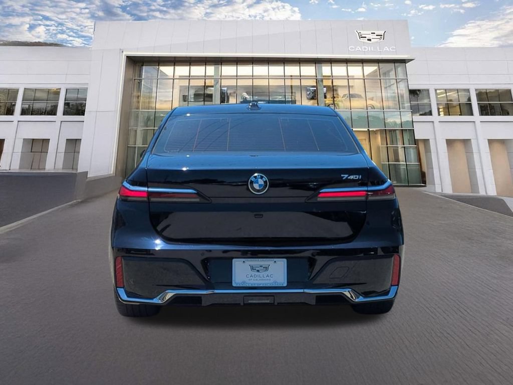 Used 2023 BMW 740i w/ Parking Assistance Package RWD image 6