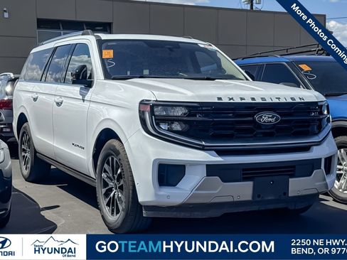 Used 2025 Ford Expedition Max Platinum AWD/4WD image 1